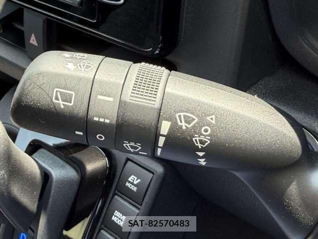 Toyota SIENTA 2023-12 8882156-17