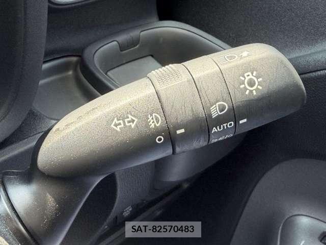 Toyota SIENTA 2023-12 8882156-18