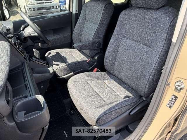 Toyota SIENTA 2023-12 8882156-24