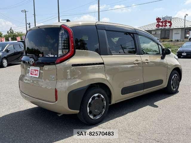 Toyota SIENTA 2023-12 8882156-4