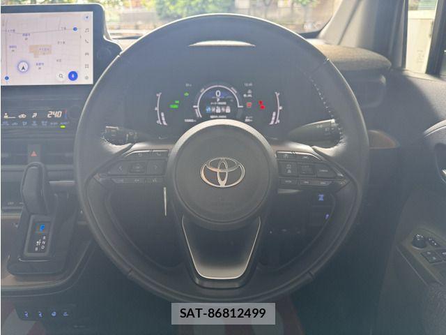 Toyota SIENTA 2023-08 8882173-11