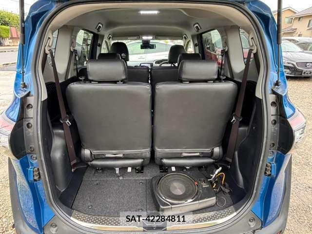 Toyota SIENTA 2016-05 8882180-15