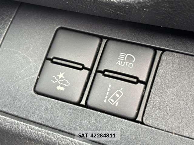 Toyota SIENTA 2016-05 8882180-8
