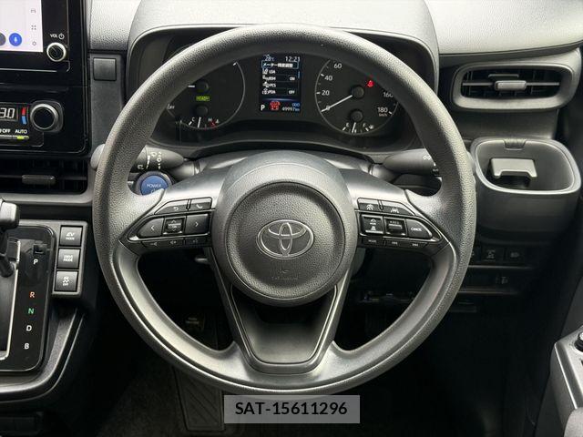 Toyota SIENTA 2023-07 8882172-16
