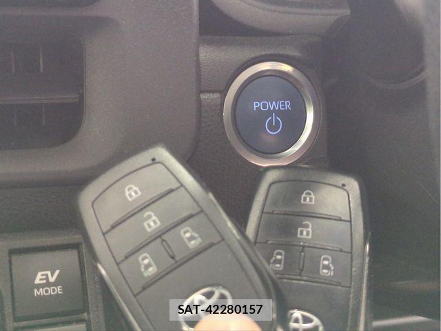Toyota SIENTA 2023-11 8882171-12