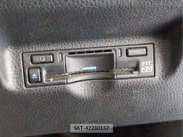 Toyota SIENTA 2023-11 8882171-13