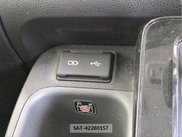Toyota SIENTA 2023-11 8882171-28