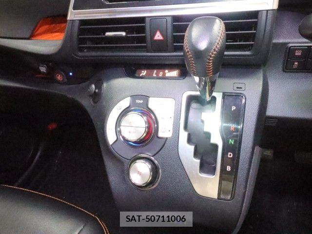 Toyota SIENTA 2018-09 8882178-15