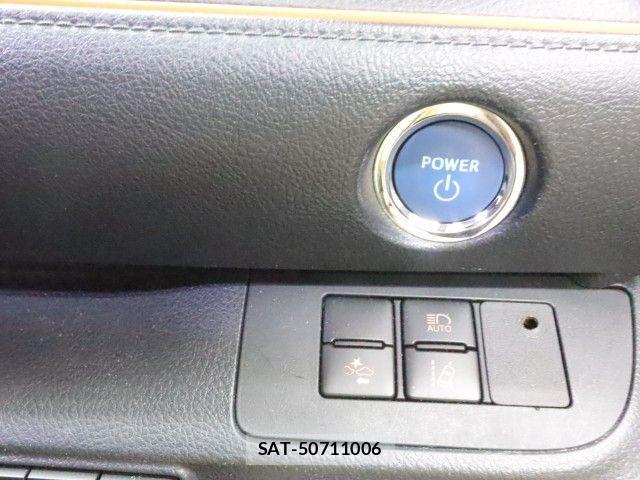 Toyota SIENTA 2018-09 8882178-18