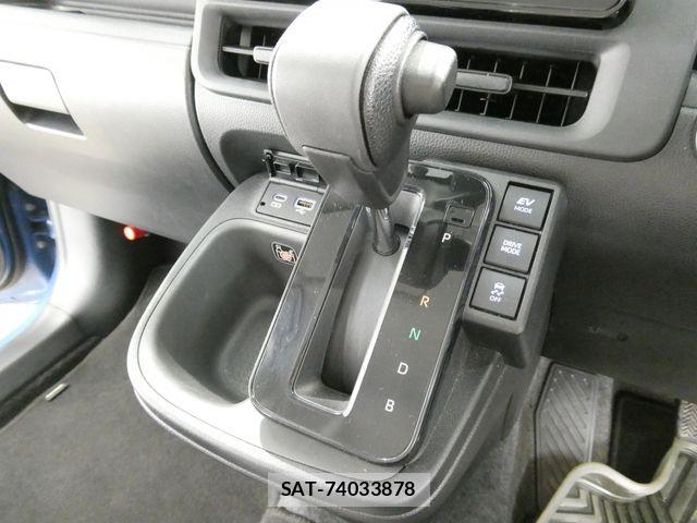 Toyota SIENTA 2023-08 8884351-17