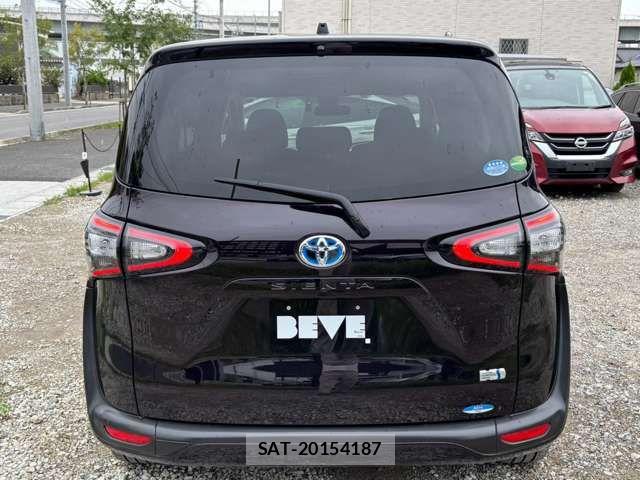 Toyota SIENTA 2018-08 8884352-18