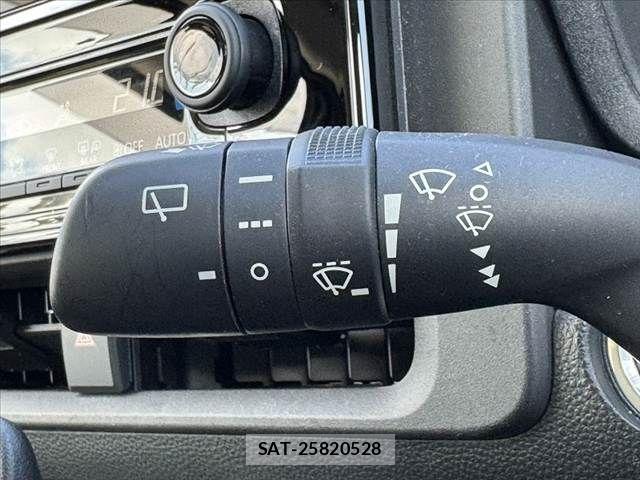 Toyota SIENTA 2023-05 8884349-25