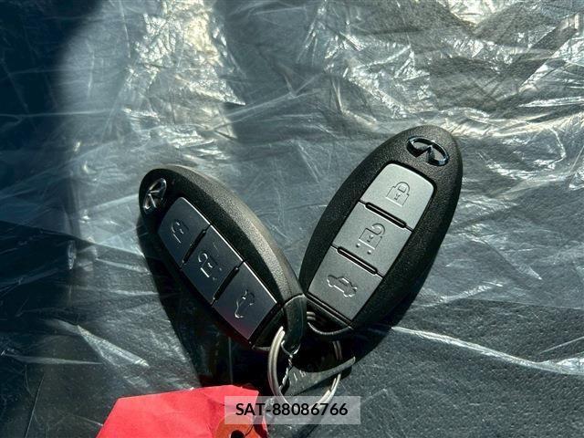Nissan SKYLINE 2015-02 6018796-24
