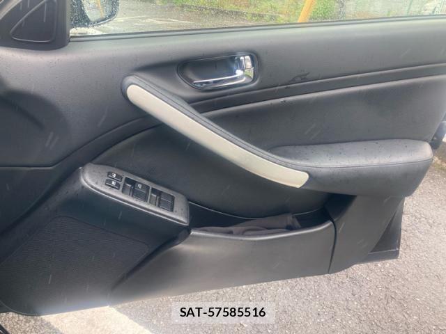 Nissan SKYLINE 2006-02 8486087-11
