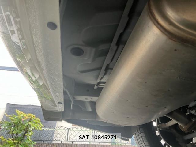 Nissan SKYLINE 2014-09 8882194-28