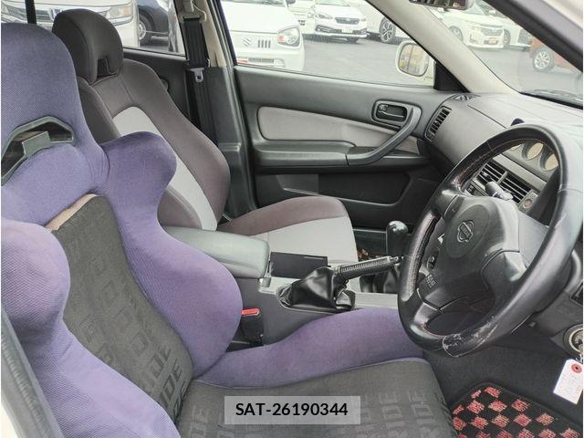Nissan SKYLINE 2000-06 8884358-9