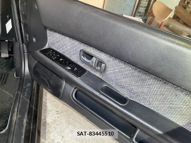 Nissan SKYLINE COUPE 1993-05 8372192-9