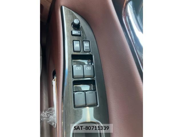 Nissan SKYLINE CROSSOVER 2012-03 8666919-24
