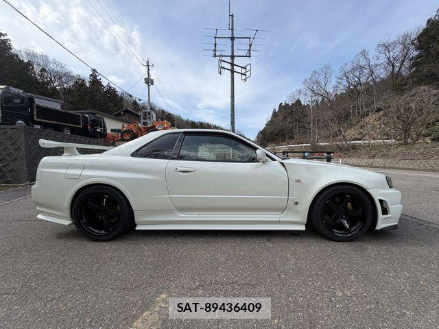 Nissan SKYLINE GT-R 2002-03 5878755-6
