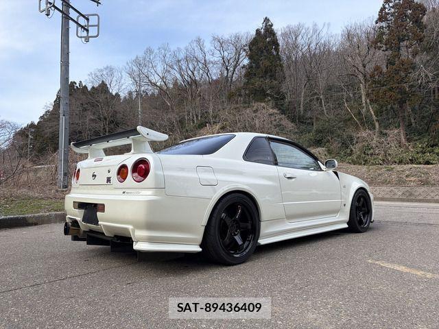 Nissan SKYLINE GT-R 2002-03 5878755-8