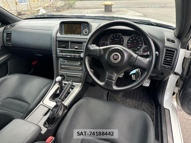 Nissan SKYLINE GT-R 2001-06 8210229-1