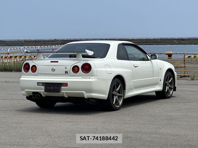 Nissan SKYLINE GT-R 2001-06 8210229-2