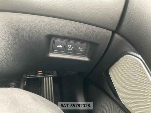 Nissan SKYLINE 2020-03 8132411-11