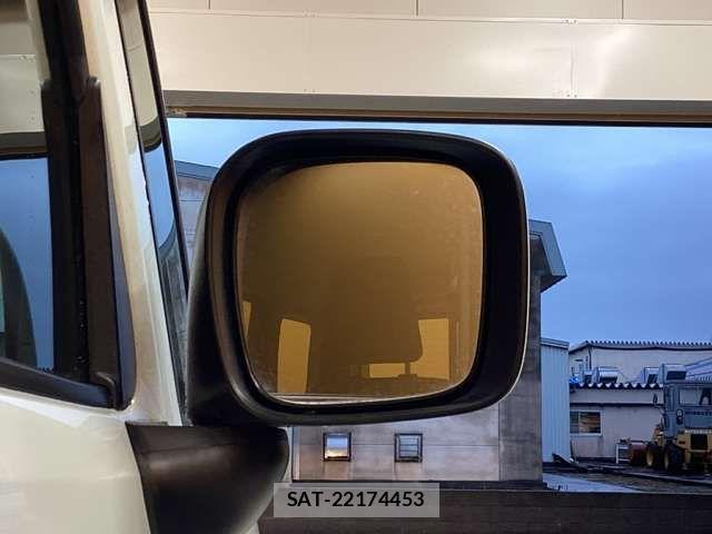 Suzuki SPACIA 2018-09 6913124-15