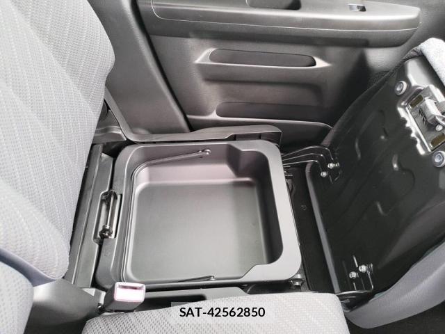 Suzuki SPACIA 2017-10 7225267-18