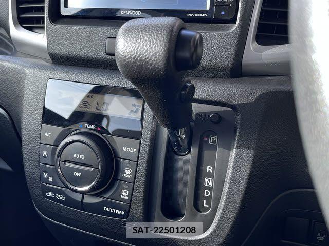 Suzuki SPACIA 2017-09 7225263-19