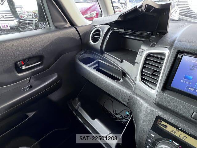 Suzuki SPACIA 2017-09 7225263-21