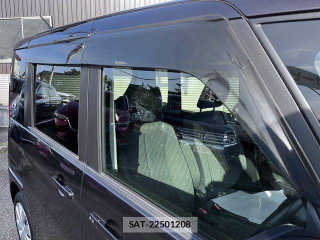 Suzuki SPACIA 2017-09 7225263-23