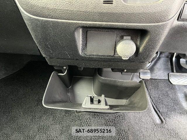 Suzuki SPACIA 2017-04 7252387-21