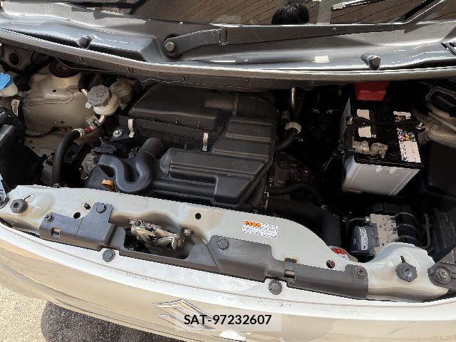 Suzuki SPACIA 2015-08 7394190-27