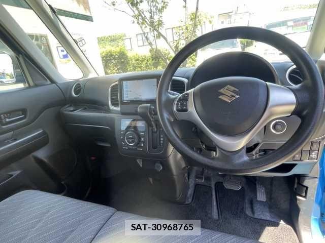 Suzuki SPACIA 2017-06 7981041-15
