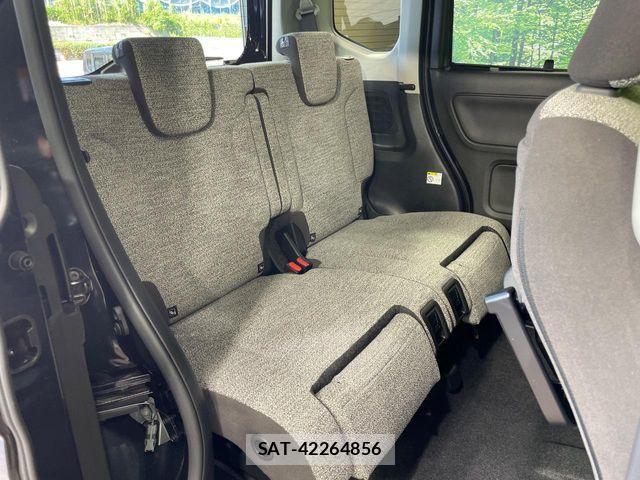 Suzuki SPACIA 2025-12 8210284-9
