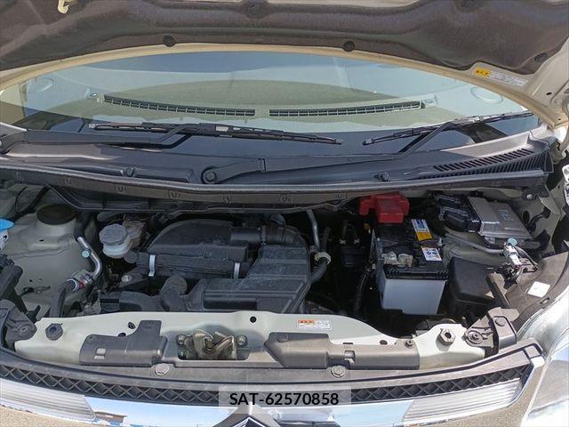 Suzuki SPACIA 2017-07 8368845-28