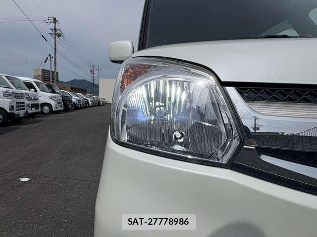 Suzuki SPACIA 2017-07 8368835-11