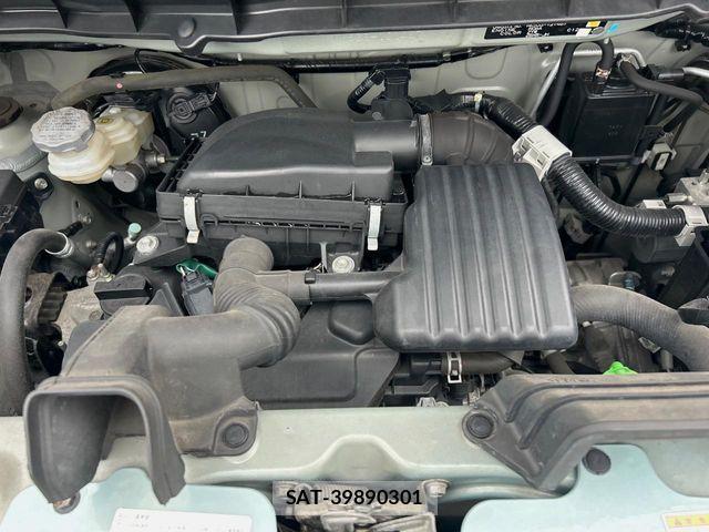 Suzuki SPACIA 2018-03 8527429-17