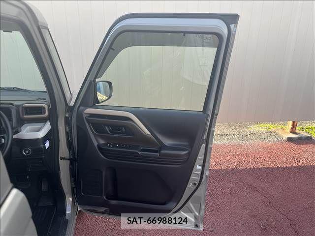 Suzuki SPACIA 2025-09 8745931-28