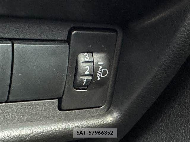 Suzuki SPACIA 2025-02 8882229-28