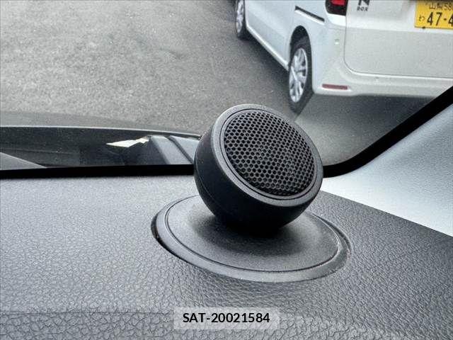 Suzuki SPACIA 2017-04 8101957-28