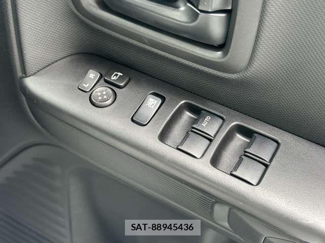 Suzuki SPACIA 2024-09 7458002-13