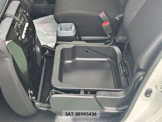 Suzuki SPACIA 2024-09 7458002-5