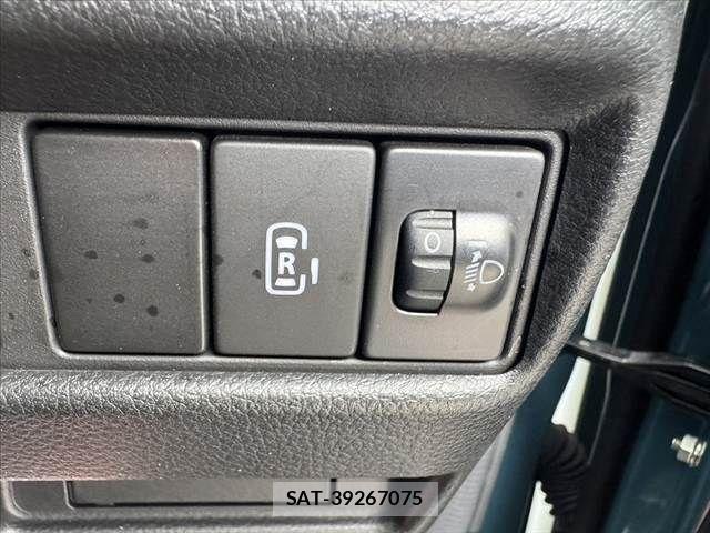 Suzuki SPACIA 2022-09 8882254-5