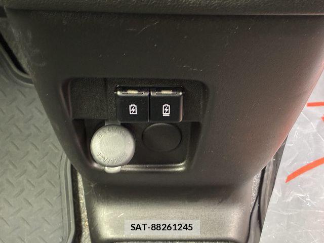 Suzuki SPACIA 2022-10 8831712-13