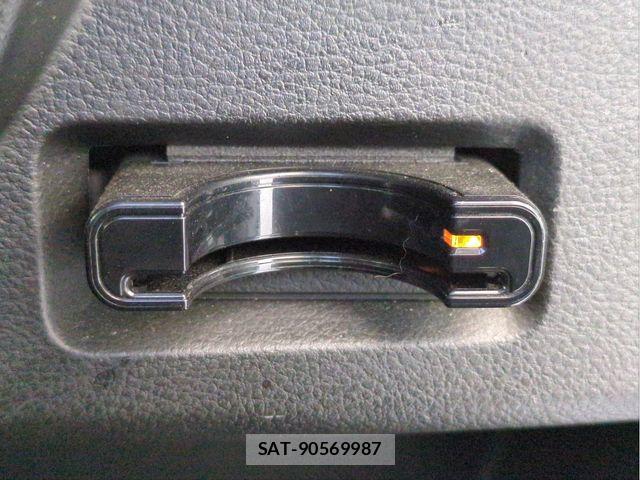 Suzuki SPACIA 2017-08 6717399-14