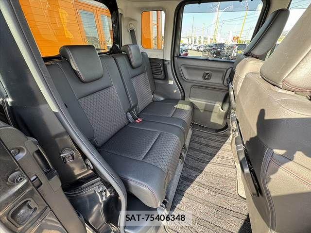 Suzuki SPACIA 2018-06 6817396-16