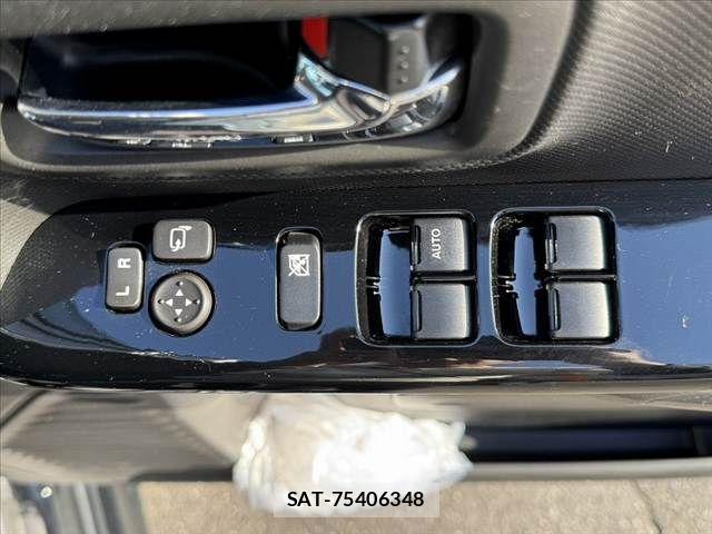 Suzuki SPACIA 2018-06 6817396-22