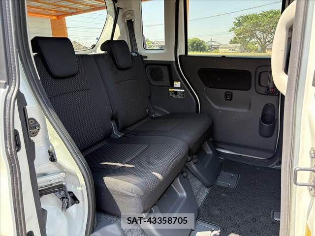 Suzuki SPACIA 2015-07 7218511-17